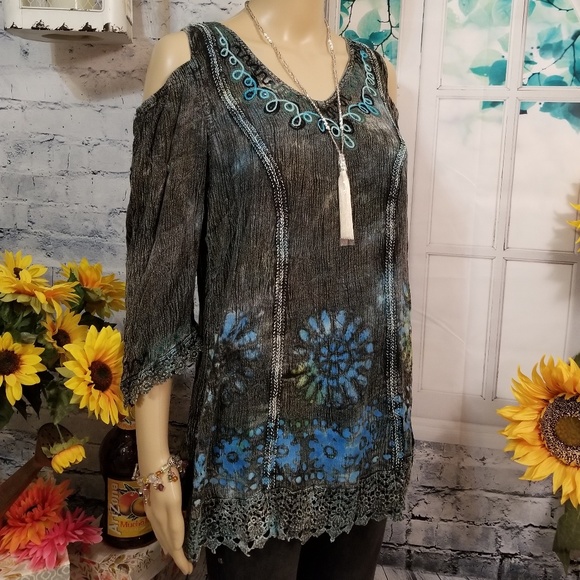 🌺SALE!🌺 3X&4X FLORAL EMBELLISHED TIE DYE TUNIC - Picture 4 of 8
